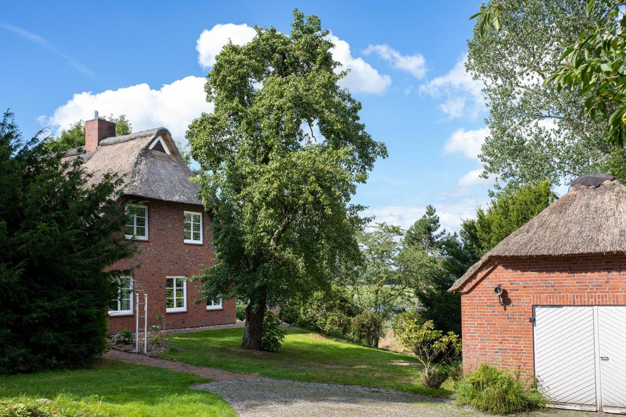 Reetdachhaus Eiderblick Villa Breiholz Екстериор снимка